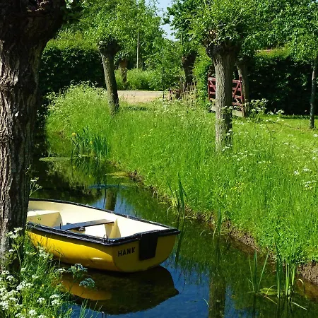 Bed & Breakfast De Oude Stoffeerderij 3*